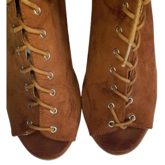 BELLA MARIE Lace Up Block Heel Booties Brown Suede Women Sz 10 Renaissance Vibes - Picture 9 of 14